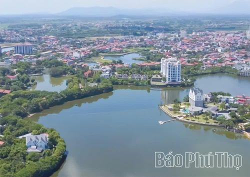 Lòng hồ đầm Vạc - môi trường sinh trưởng lý tưởng của loài tép dầu.