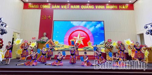Chương trình văn nghệ tại lễ khai giảng.