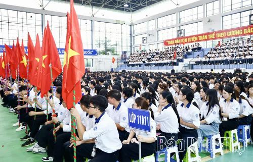 Các học sinh Trường THPT Chuyên Vĩnh Phúc trong lễ khai giảng.