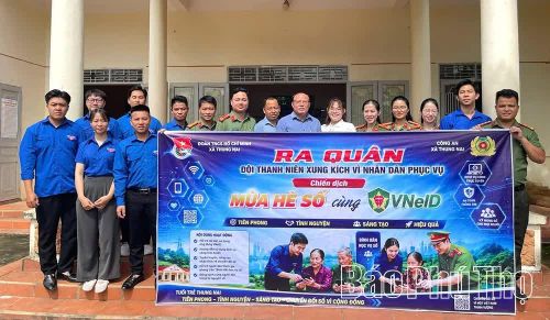 Đoàn thanh niên xã Thung Nai ra quân Đội thanh niên xung kích vì Nhân dân phục vụ.