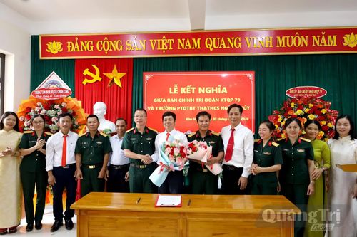 Đoàn KT-QP 79 kết nghĩa cùng Trường phổ thông dân tộc bán trú tiểu học và THCS Ngân Thủy - Ảnh: V. Minh