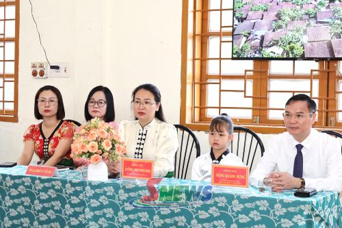 Các đại biểu tham dự Lễ khai giảng.