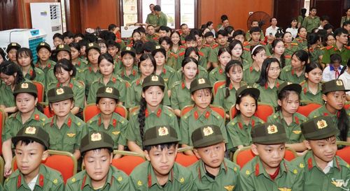 Năm học mới đă bắt đầu với các học sinh Trường Văn hóa Công an nhân dân I.