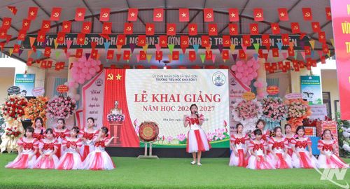 Học sinh Trường Tiểu học Kha Sơn 1 múa hát tại Lễ khai giảng năm học mới 2026-2027.