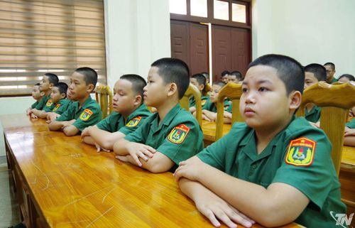 Học sinh Trường Thiếu sinh quân miền Bắc trong ngày khai giảng.