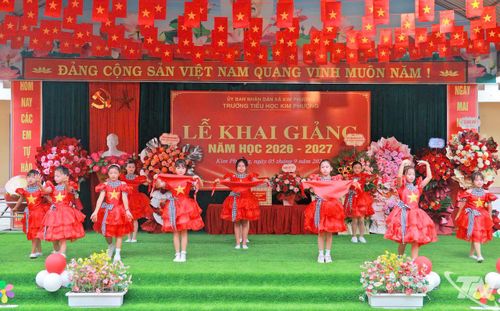 Học sinh Trường Tiểu học Kim Phượng biểu diễn văn nghệ tại Lễ khai giảng.