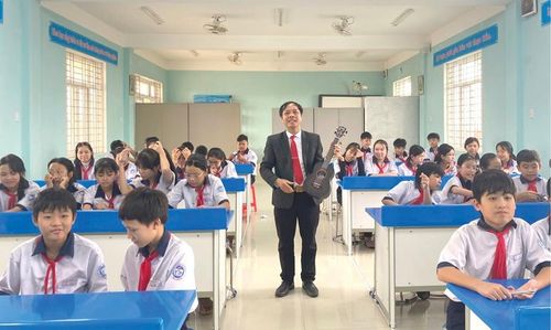 Ứng dụng AI trong giờ học môn vật lý với sóng âm.