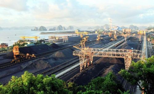 Bước sang tháng 9, Tập đoàn TKV tiếp tục chủ động ứng phó với diễn biến thời tiết, chuẩn bị nguồn than cho tiêu thụ, phấn đấu kết thúc 9 tháng hoàn thành từ 75% kế hoạch năm.