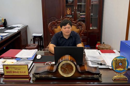 PV trao đổi với ông Ngô Hoài Nam, Chủ tịch UBND xã Rạng Đông, tỉnh Ninh Bình.
