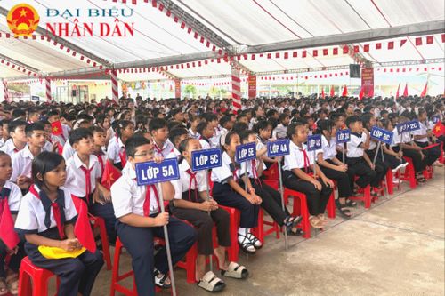 Học sinh Trường Phổ thông nội trú Tiểu học và THCS Buôn Đôn tham dự lễ khai giảng năm học 2026-2027