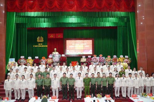 Các đại biểu tham dự lễ khai giảng.