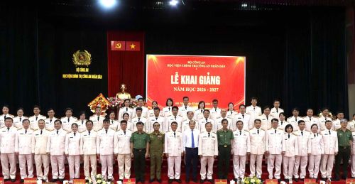 Các đồng chí lãnh đạo và đại biểu tham dự Lễ khai giảng năm học mới 2026-2027 tại Học viện Chính trị CAND.