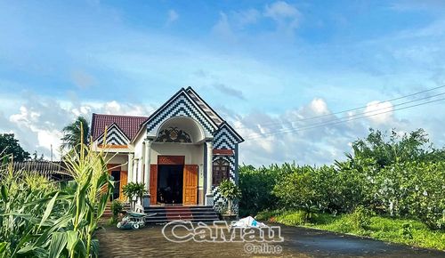 Từ ruộng lúa, ao cá đến những khoảng đất quanh nhà, người dân Khánh Hưng khai thác hiệu quả, tạo thêm nguồn thu.