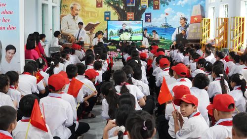 Không khí rộn ràng trong ngày khai trường tại Trường THCS Nguyễn Xí