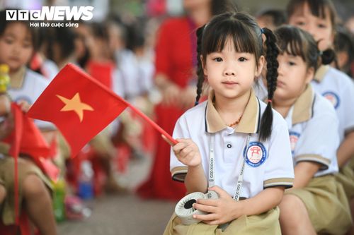 Năm học này, Hà Nội có hơn 2,3 triệu học sinh, tăng khoảng 37.800 học sinh và hơn 1.000 lớp so với năm học trước.