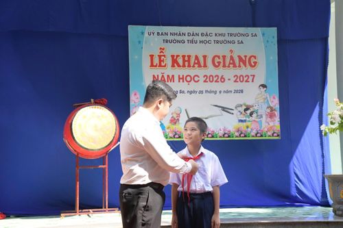 Năm học 2026-2027, các trường tiểu học trên địa bàn Đặc khu Trường Sa tiếp tục chú trọng nâng cao chất lượng giáo dục, giáo dục đạo đức, kỹ năng sống, truyền thống yêu nước và tình yêu biển, đảo cho học sinh.