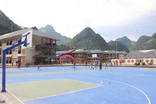 Tại đây, các em có không gian để rèn luyện thể thao, tổ chức hoạt động tập thể sau giờ học.