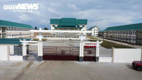 Tại Đắk Lắk, Trường Phổ thông nội trú Tiểu học và THCS Buôn Đôn (xã Buôn Đôn) được xây dựng trên khu đất rộng 58.300 m2, thuộc nhóm những trường có diện tích lớn nhất trong số 100 trường nội trú biên giới hoàn thành và đưa vào hoạt động đợt này.