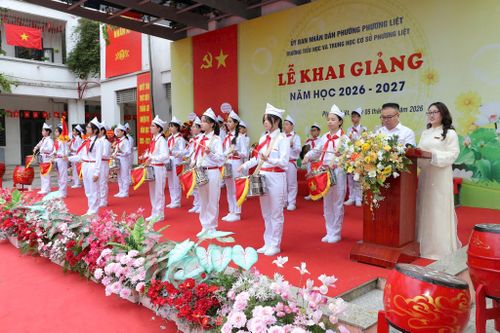 Lễ khai giảng tại các nhà trường diễn ra trang trọng, vui tươi. Ảnh: NT