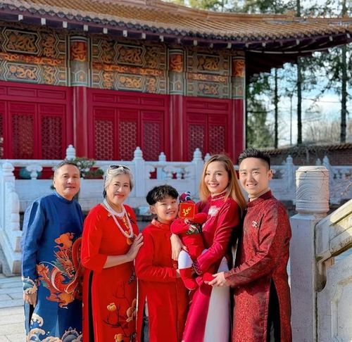 Cuộc sống của Diễm Hương có nhiều thay đổi sau khi gia đình đón thêm thành viên mới. Đầu năm 2026, cô trở lại công việc trang điểm cô dâu sau khoảng hai tháng sinh con thứ hai. Hiện cô cùng chồng và hai con sống tại Vancouver. Con trai lớn Noah của Diễm Hương đã bước sang tuổi 11. Người đẹp cho biết vì bận chăm sóc em bé, thời gian dành cho con trai lớn đôi lúc bị thu hẹp. Vì vậy, vợ chồng cô cố gắng sắp xếp những buổi đi chơi, sinh hoạt chung để bù đắp cho con.