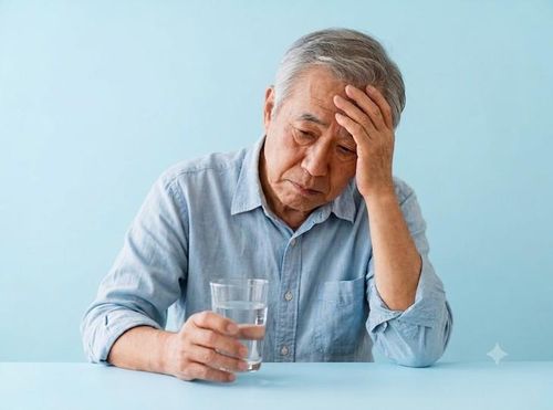 Ở người từ 60 tuổi trở lên, tình trạng thiếu sắt thường tiến triển âm thầm và dễ bị nhầm lẫn với quá trình lão hóa tự nhiên. Ảnh minh họa AI.