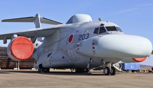 EC-2 được phát triển trên nền tảng máy bay vận tải Kawasaki C-2. Nhật Bản bắt đầu chương trình phát triển từ năm tài chính 2020, với mục tiêu xây dựng năng lực tác chiến điện tử tầm xa cho Lực lượng Phòng vệ Trên không Nhật Bản.
