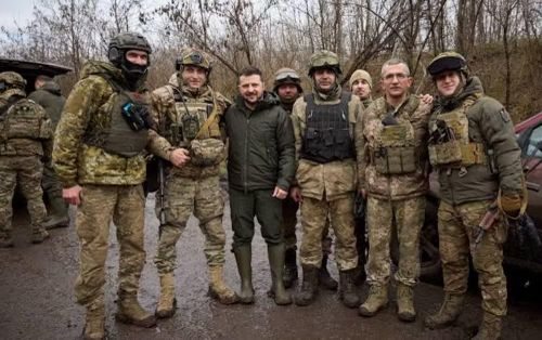 Nhà lãnh đạo Ukraine cho biết ông cũng nhận được báo cáo về tình hình tiền tuyến, các mối đe dọa từ trên không và hoạt động phòng thủ.