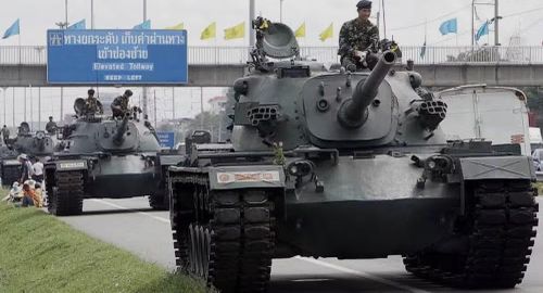 Thân xe mới giúp giảm những bề mặt dễ bị đạn đánh trúng trực diện. Mỹ cũng thay đổi vị trí lái xe. Người lái được đưa vào chính giữa phía trước thân xe, thay cho vị trí lệch bên trên các mẫu Patton trước đó.