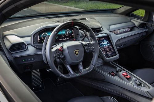 Lamborghini không nêu rõ những nâng cấp cho mẫu xe công vụ này. Chiếc xe sẽ vẫn được lắp đặt hệ thống đèn và còi khẩn cấp, hệ thống liên lạc radio chuyên dụng...