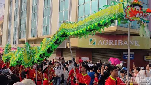 Tiết mục biểu diễn múa lân sư rồng. (ẢNH: THANH HẢI)