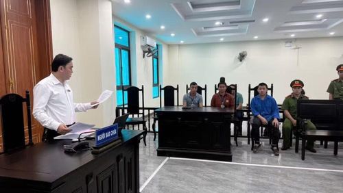 Trợ giúp viên pháp lý Trung tâm trợ giúp pháp lý tỉnh Sơn La tham gia bào chữa tại tòa án. (Ảnh: TL)