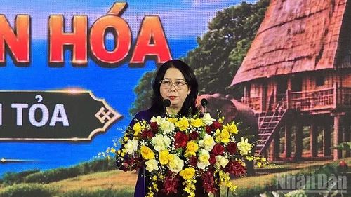 Đồng chí Đỗ Thị Diệu Hạnh, Giám đốc Sở Văn hóa, Thể thao và Du lịch tỉnh Gia Lai, phát biểu tại sự kiện. (Ảnh: PHÚC THẮNG)