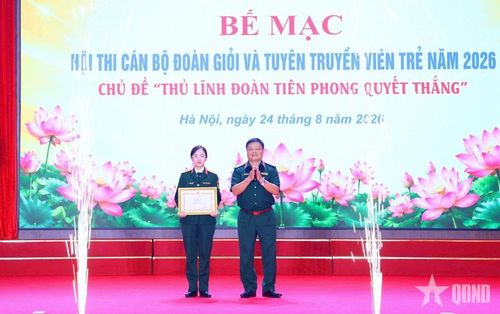 Đại úy QNCN Dương Thị Thu Hà nhận giải nhất tại Hội thi cán bộ đoàn giỏi và tuyên truyền viên trẻ Tổng cục Công nghiệp Quốc phòng năm 2026.