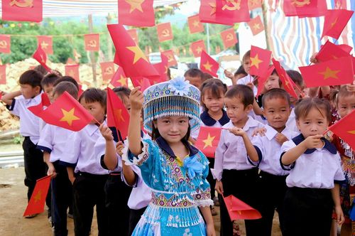 Học sinh tại điểm trường Tiểu khu 179, Trường Tiểu học Liêng Srônh, xã Đam Rông 2, tỉnh Lâm Đồng rạng rỡ vào năm học mới