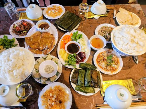Bữa cơm chay thanh đạm, tròn vị ở xứ Huế . Ảnh: VĂN TUẤN