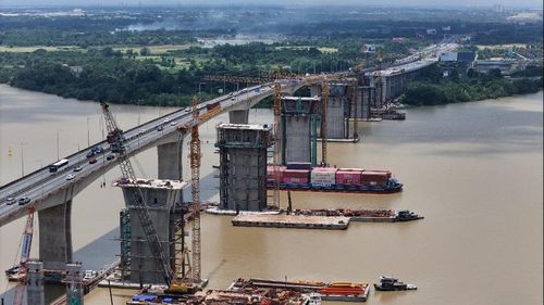  Những trụ cầu cơ bản hoàn thiện và đang trong giai đoạn chuẩn bị lao dầm 