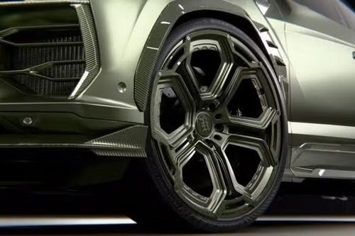 Larte Design tự hào khẳng định rằng toàn bộ 18 chi tiết ngoại thất đều làm bằng 100% sợi carbon với lớp hoàn thiện bề mặt hạng A. Chất lượng này cũng được thể hiện qua thiết kế ăn khớp hoàn hảo với các điểm ốc vít nguyên bản của Urus SE.