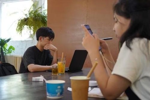 Theo nghiên cứu, mối liên hệ với các triệu chứng trầm cảm rõ hơn khi thời gian sử dụng mạng xã hội vượt khoảng 2,5 giờ mỗi ngày.
