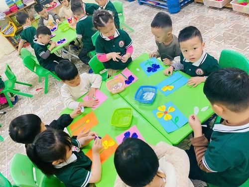 Học sinh Trường Mầm non Quang Trung xã Thạch Lập (Thanh Hóa) được giáo dục thông qua trải nghiệm thực hành.