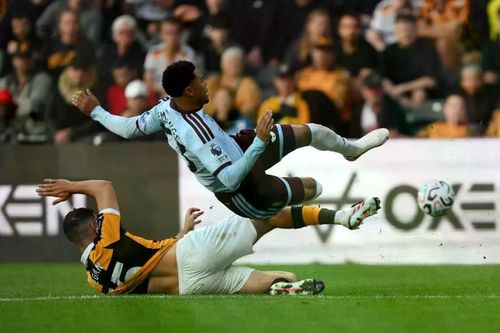 Hull City tiếp tục gây bất ngờ khi giữ sạch lưới trận thứ 3 liên tiếp, giành 7 điểm và tạm đứng thứ 2 Ngoại hạng Anh. Ảnh: Getty Images.