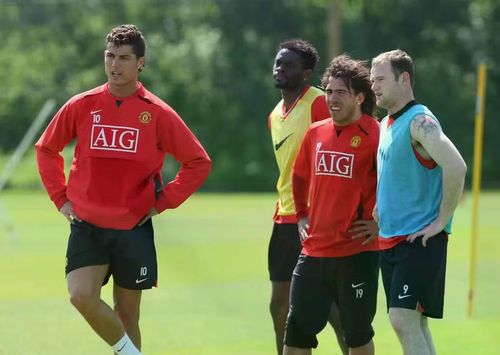 Ronaldo và Tevez từng chơi 80 trận cùng nhau tại Man Utd, nơi họ cùng Wayne Rooney tạo thành hàng công nổi tiếng dưới thời Alex Ferguson. Ảnh: Getty Images.
