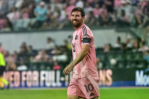 Lionel Messi từng có 47 trận sát cánh cùng Tevez trong màu áo Argentina, nhưng chưa bao giờ thi đấu cùng đội với Ronaldo. Ảnh: Shutterstock Editorial.