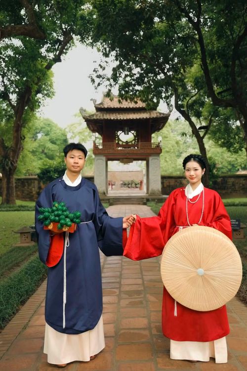 Ê-kíp dành nhiều thời gian và công sức để lựa chọn bối cảnh phù hợp với từng trang phục lịch sử. Ảnh: NVCC