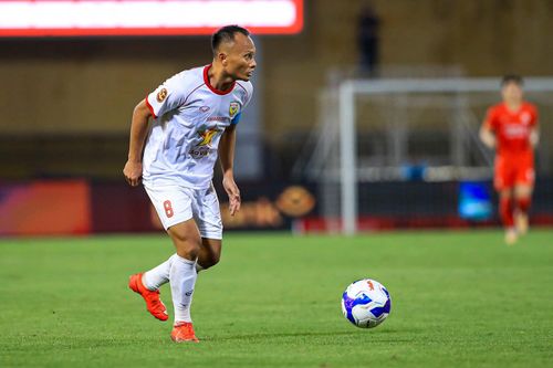 Trọng Hoàng ở tuổi 37 vẫn thi đấu vô cùng sung mãn. Ảnh: HLHT FC.