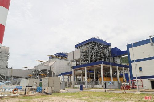 Kỹ sư vận hành Nhà máy Nhiệt điện Vũng Áng II.