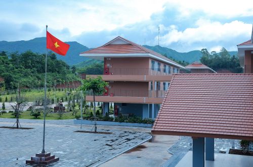 Mỗi ngôi truòng nội trú vùng biên là một "cột mốc mềm" gìn giữ biên cương. (Ảnh: Hoài Nam/Vietnam+)
