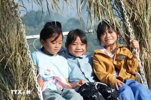 Trẻ em bản Mông Tả Lèng. (Ảnh: Nguyễn Oanh/TTXVN).