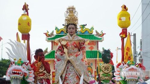 Theo ông Trần Chấn Khôn, lễ hội còn là không gian để các hội quán, hội, đoàn và cộng đồng gặp gỡ, giao lưu, tăng cường tình đoàn kết, gắn bó với nhân dân địa phương. Qua đó, những giá trị văn hóa truyền thống được các thế hệ gìn giữ, trao truyền và tiếp tục phát huy, đồng thời góp phần giới thiệu nét đẹp văn hóa của cộng đồng và vùng đất Phan Thiết đến đông đảo du khách.