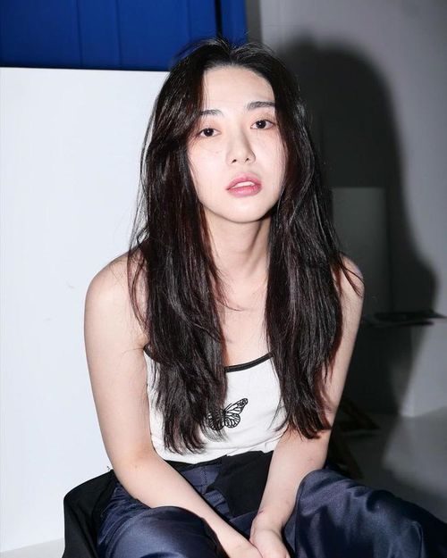 Đáng chú ý, Kwon Mina còn tiết lộ cô từng chi trả chi phí điều trị ung thư vú cho chị gái.