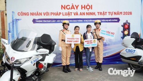 Công nhân hào hứng với Ngày hội “Công nhân với pháp luật và an ninh, trật tự năm 2026”.